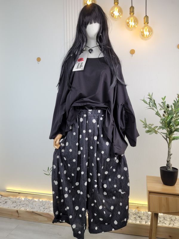 Black Balloon Pants with Stripes and Embroidered Dots – Wendy Trendy