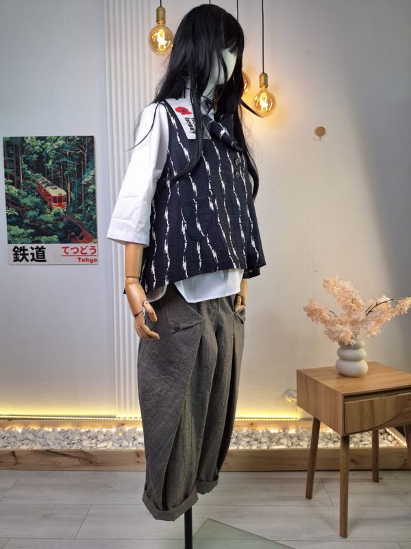 Anthracite Vest with Artistic Pattern - Wendy Trendy