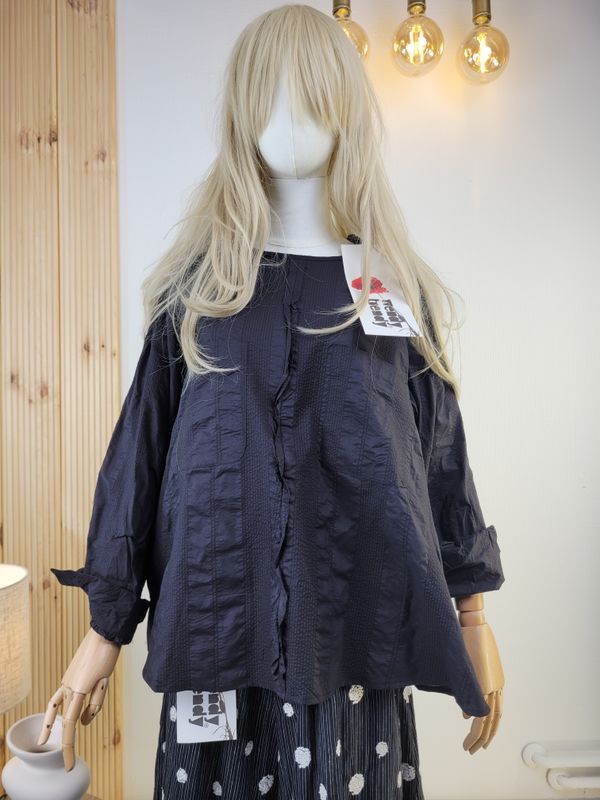 Blouse with textured fabric and pockets – Wendy Trendy
