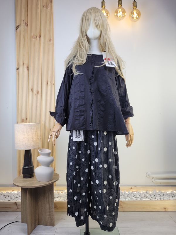 Blouse with textured fabric and pockets – Wendy Trendy