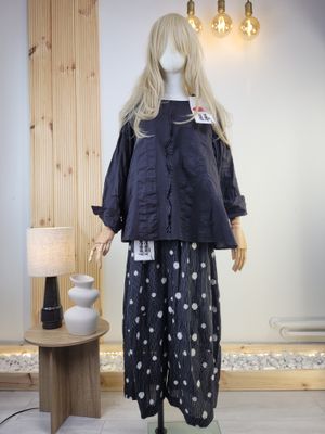Blouse with textured fabric and pockets – Wendy Trendy