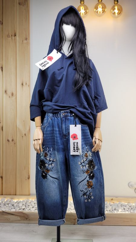 Barrel Jeans with Floral Embroidery - Wendy Trendy