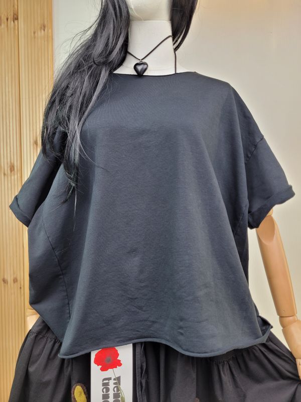 Black T-Shirt-Style Sweatshirt - Wendy Trendy