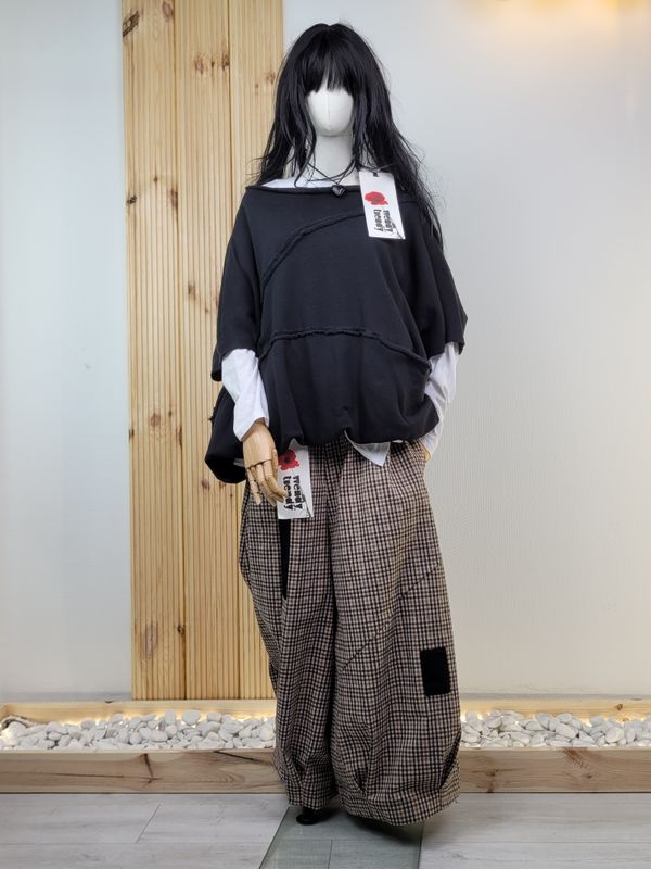 Grey Sweatshirt with Contrast Seams - Wendy Trendy
