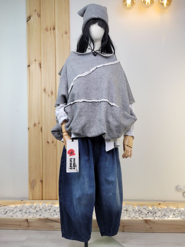 Grey Sweatshirt with Contrast Seams - Wendy Trendy