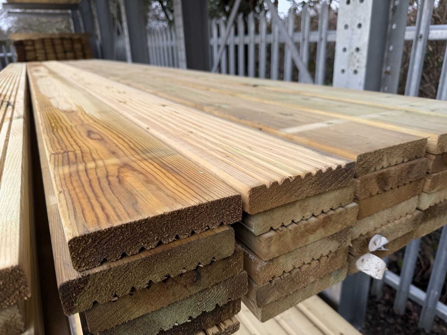 Reversible Decking Smooth/Grooved 32x150x4200