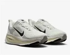 Nike Women's Vomero 18 - Summit White