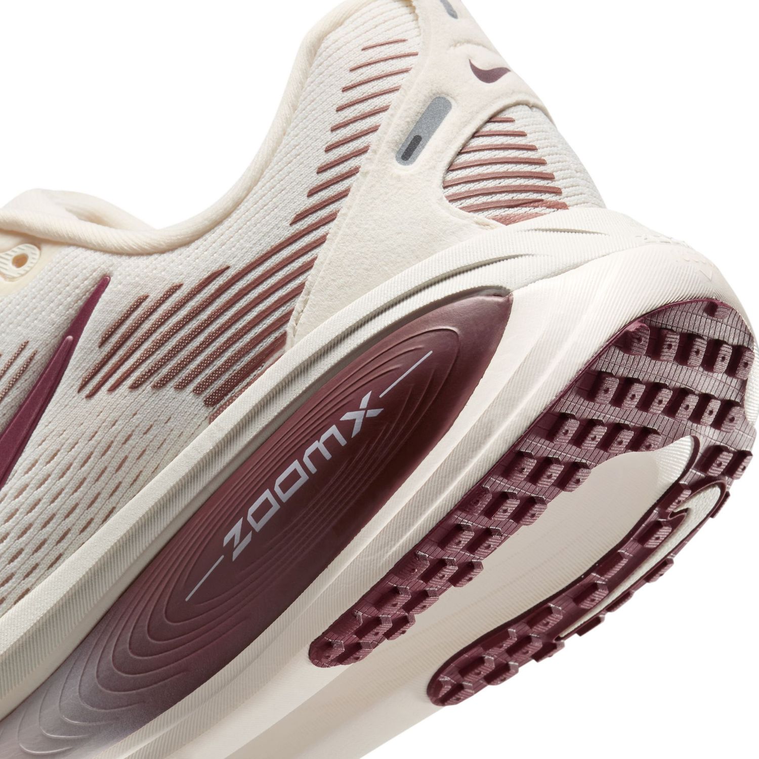 Nike Women's Vomero 18 - 108