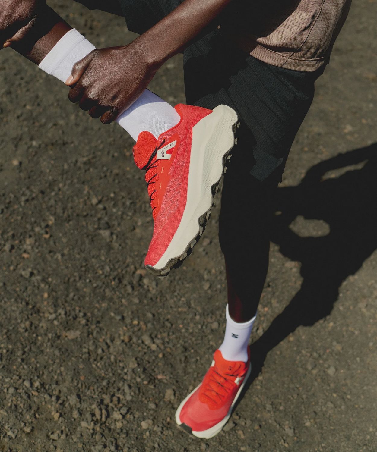 Salomon Men's Ultra Glide 4 - Fiery Red/Vanilla Ice/ Black