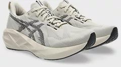 Men's Novablast 5 - Oatmeal / Black