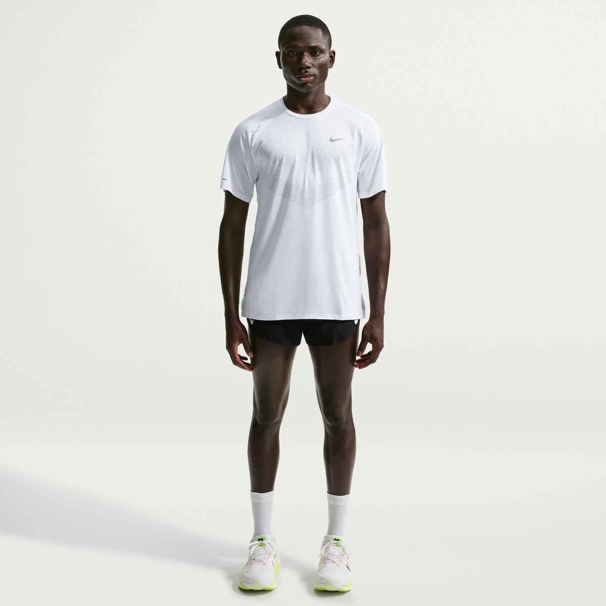 Nike Men's Stride Short-Sleeve Shirt