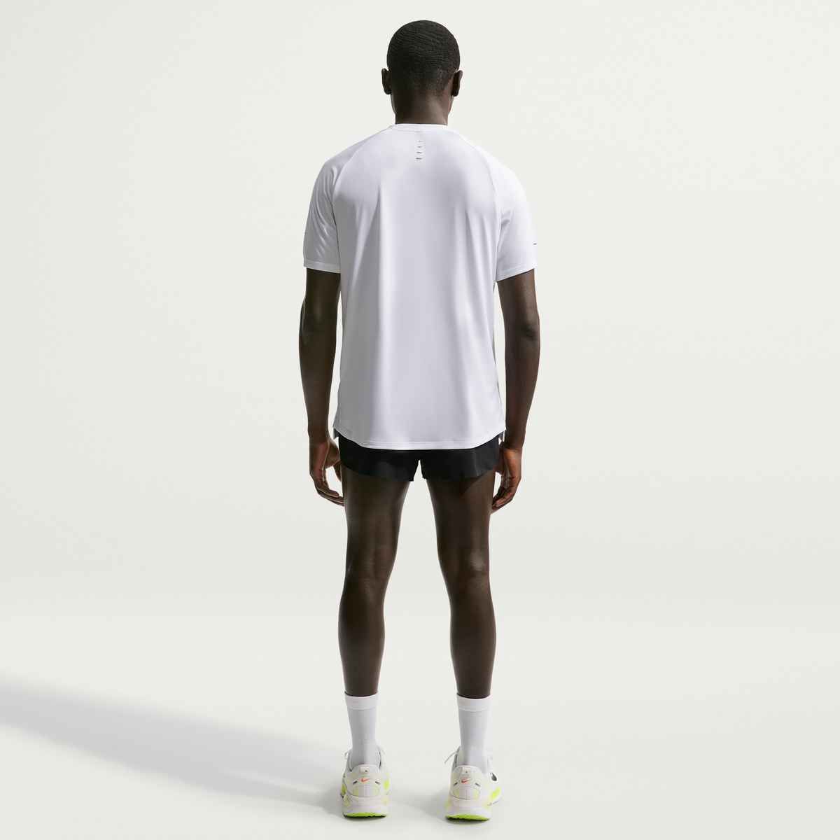 Nike Men's Stride Short-Sleeve Shirt
