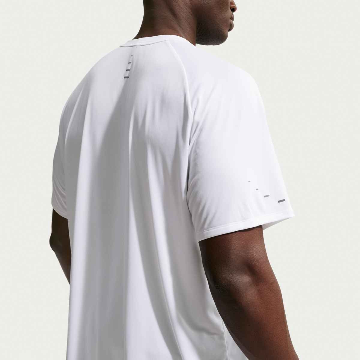 Nike Men's Stride Short-Sleeve Shirt