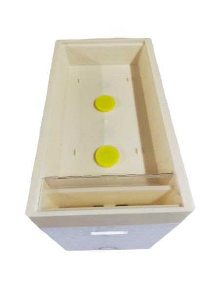 Nutritore a coprifavo in plastica