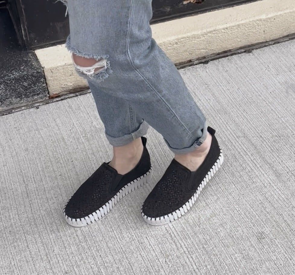 Nicole Sneaker in Black