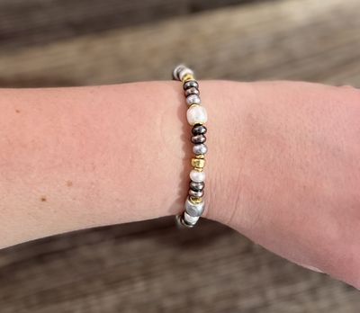 Tri-Color Beaded Bracelet Tri-Color Beaded Bracelet