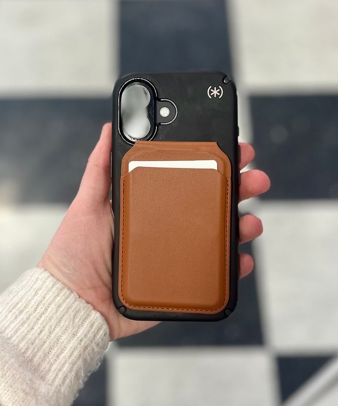 Magnetic Wallet &amp; Stand-Brown