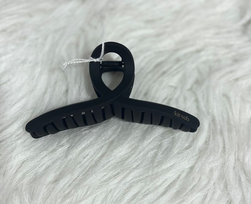 Matte Black Looped Claw Clip