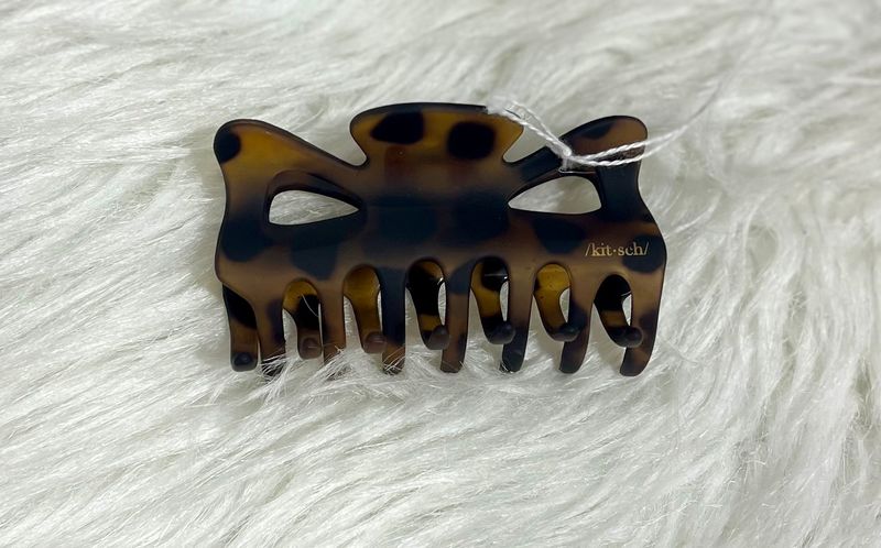 Matte Tortoise Medium Classic Claw Clip