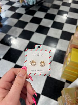 Sparkle/Pearl Wreath Stud Earrings