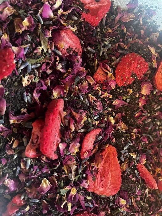 Strawberry Blossom: Ice Tea Blend