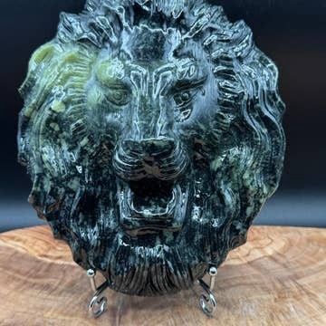 Leo Serpentine Carving w/Stand