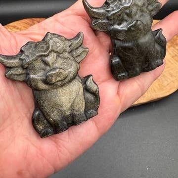 Golden Sheen Obsidian Highland Cow