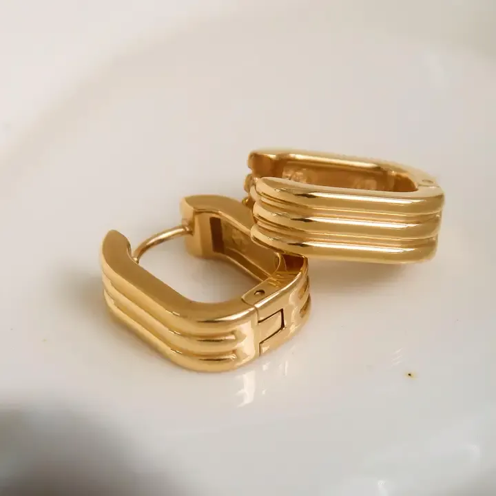 Noa - Gold Earring
