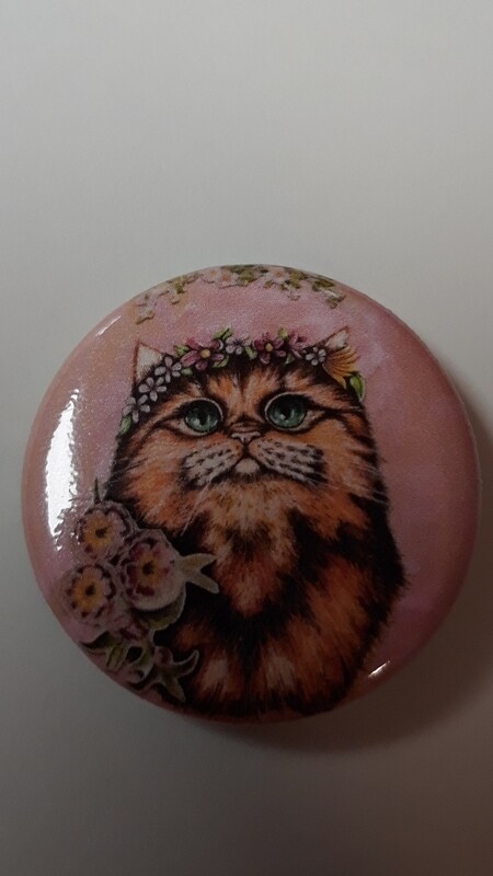 Mother cat button