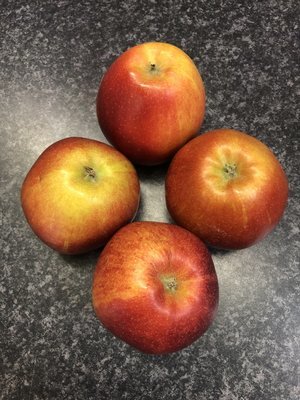 Braeburn Apples x 4