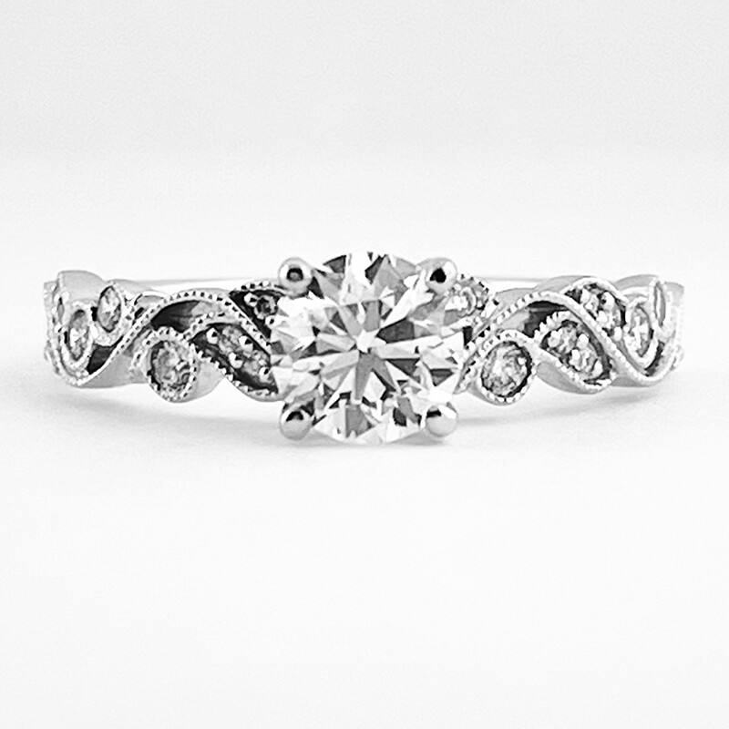 Round Cut Engagement Ring