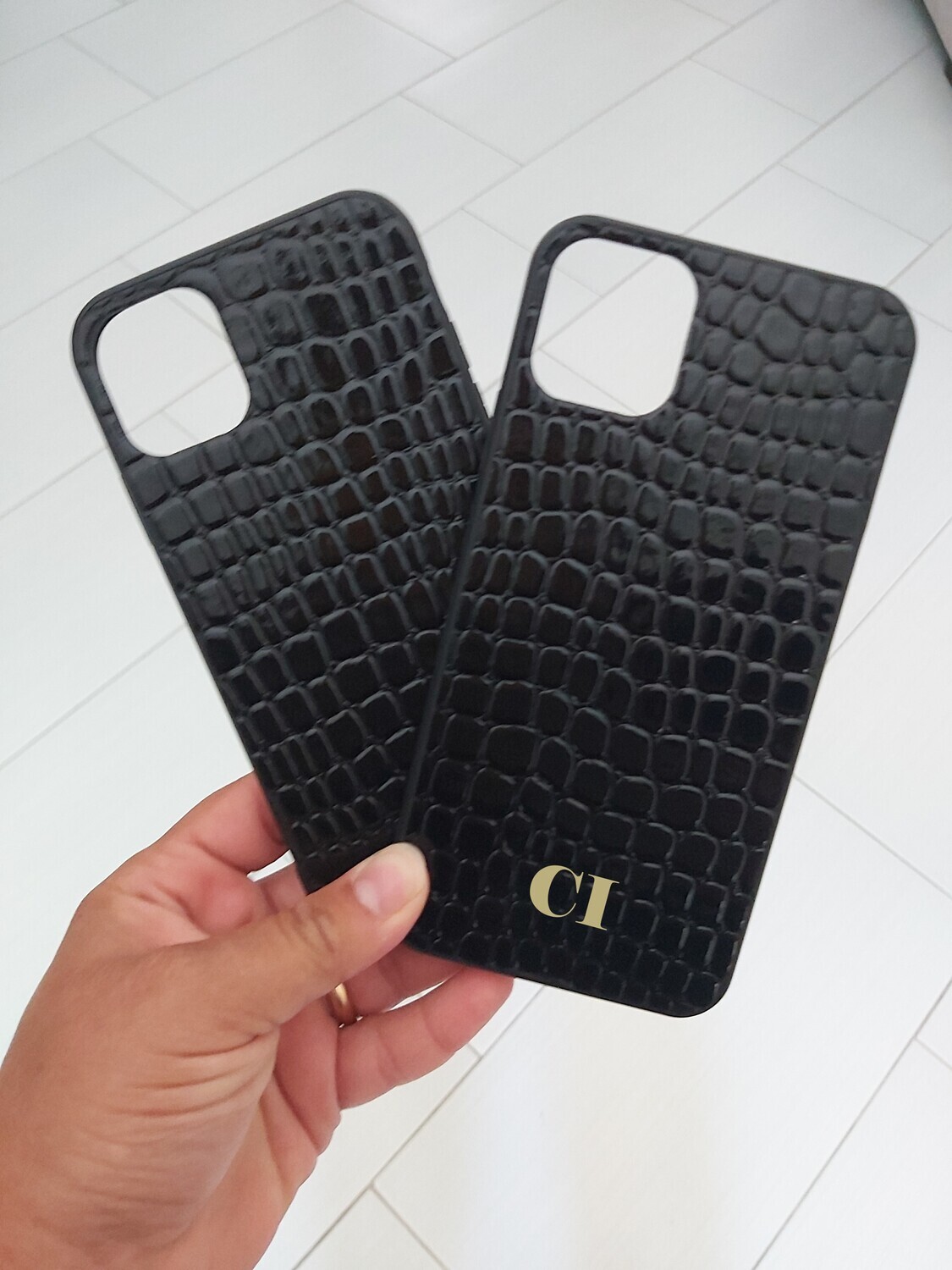 Cover effetto coccodrillo con iniziali
