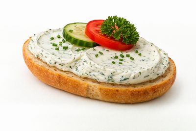 Kräuterfrischkäse-Brötchen