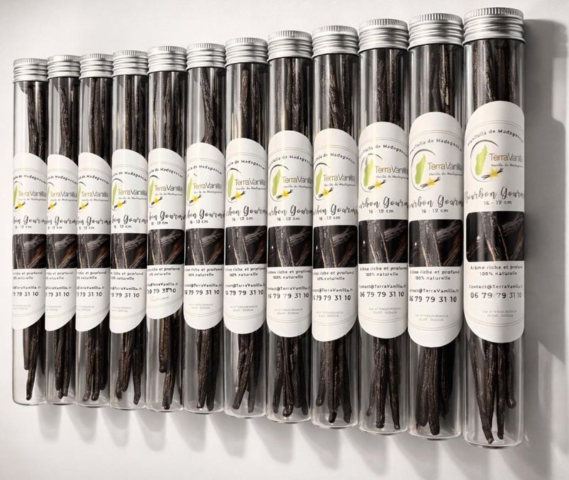 2 Beans, Bourbon Gourmet, Madagascar Vanilla, Glass Tube | MOQ: 12 pcs. | Free label customization for orders over 120 pcs.
