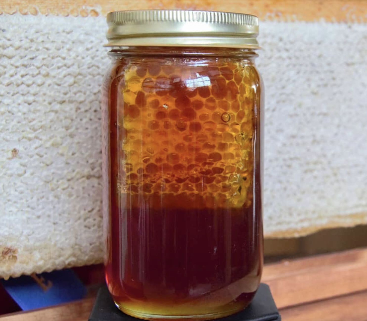 Bee Squared Pint W/ Honeycomb Alfalfa Wildflower