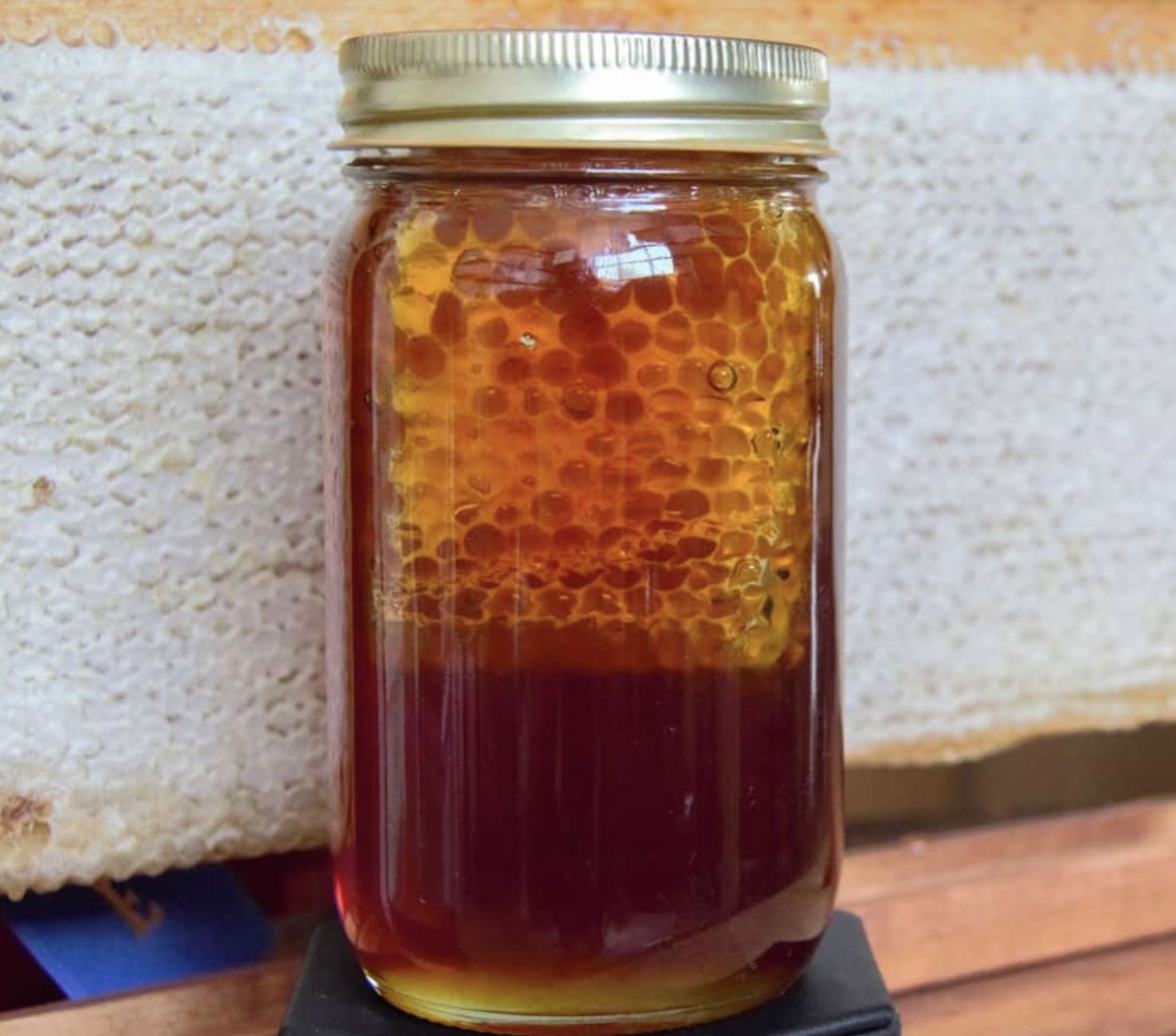Bee Squared Pint W/ Honeycomb Clover Honey