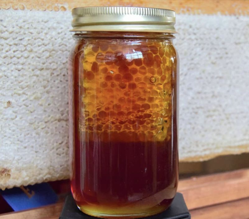Bee Squared Pint W/ Honeycomb Clover Honey