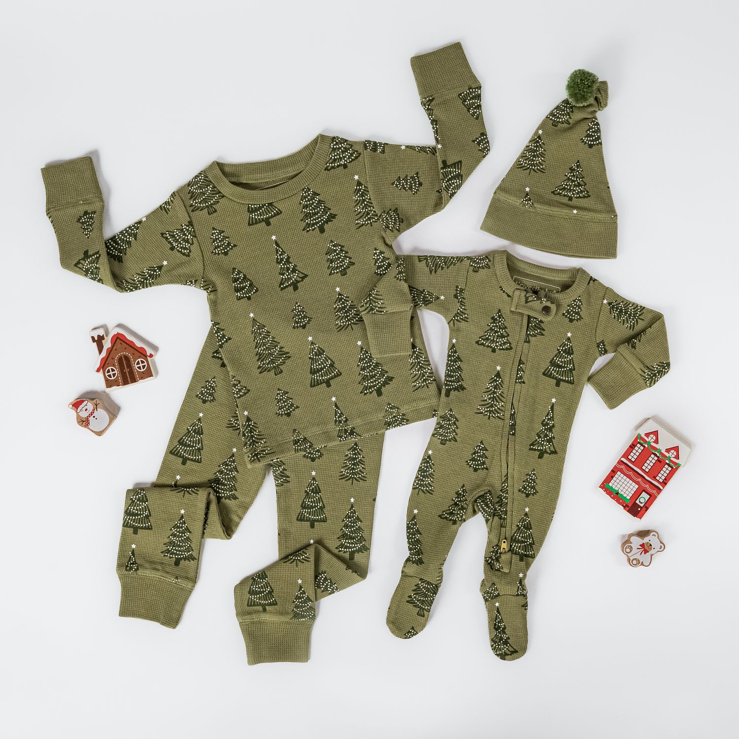 L'ovedbaby Holiday Thermal 2-Way Zipper Footie &amp; Cap Set