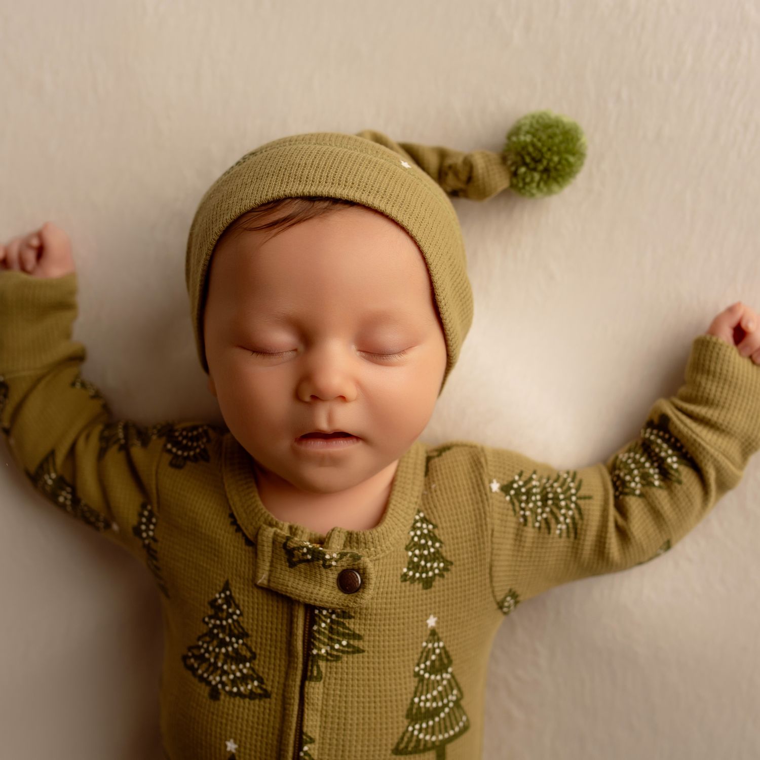 L'ovedbaby Holiday Thermal 2-Way Zipper Footie &amp; Cap Set