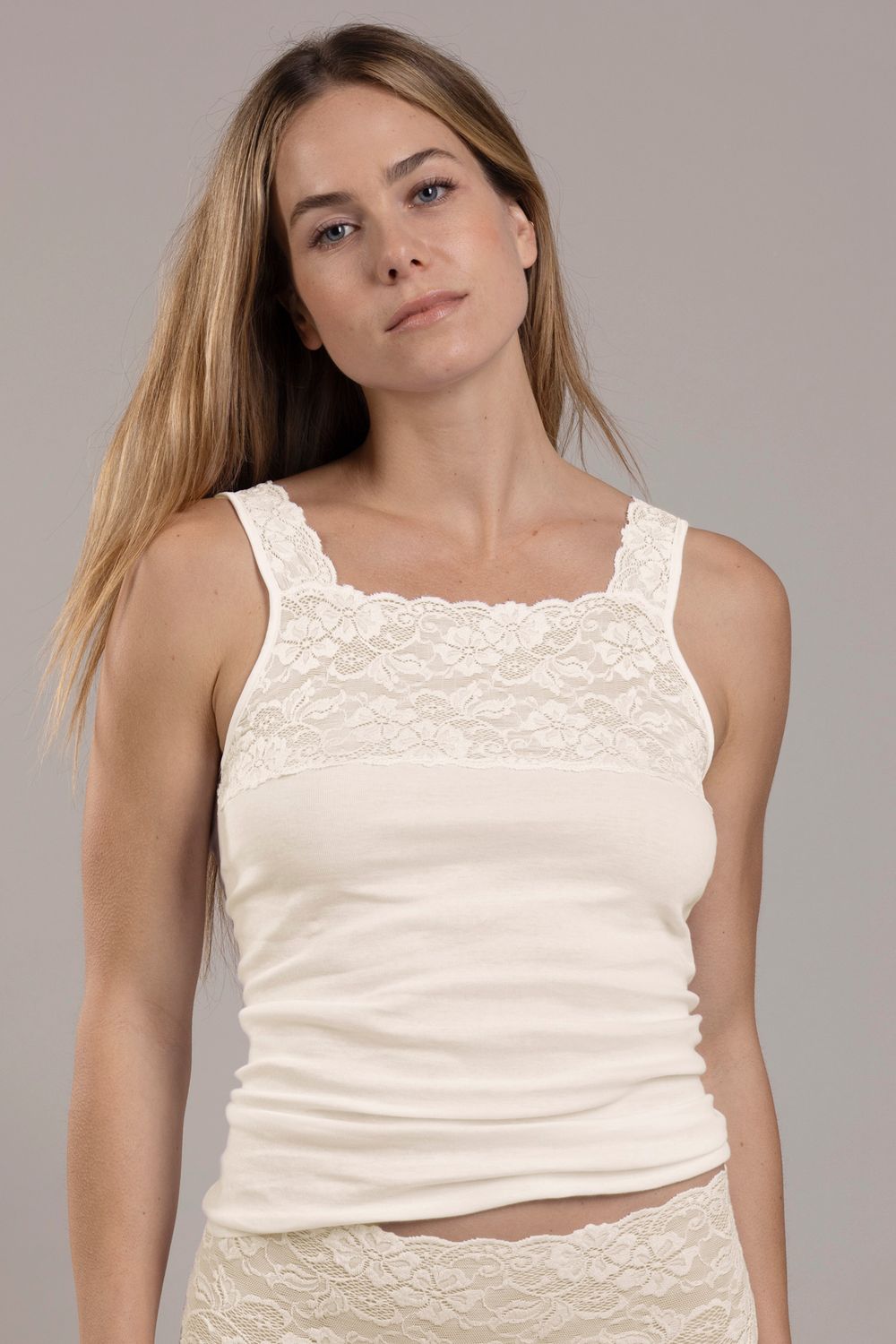 Nina von C. Hemd met kant fine cotton champagne Nina von C. Hemd met kant fine cotton champagne
