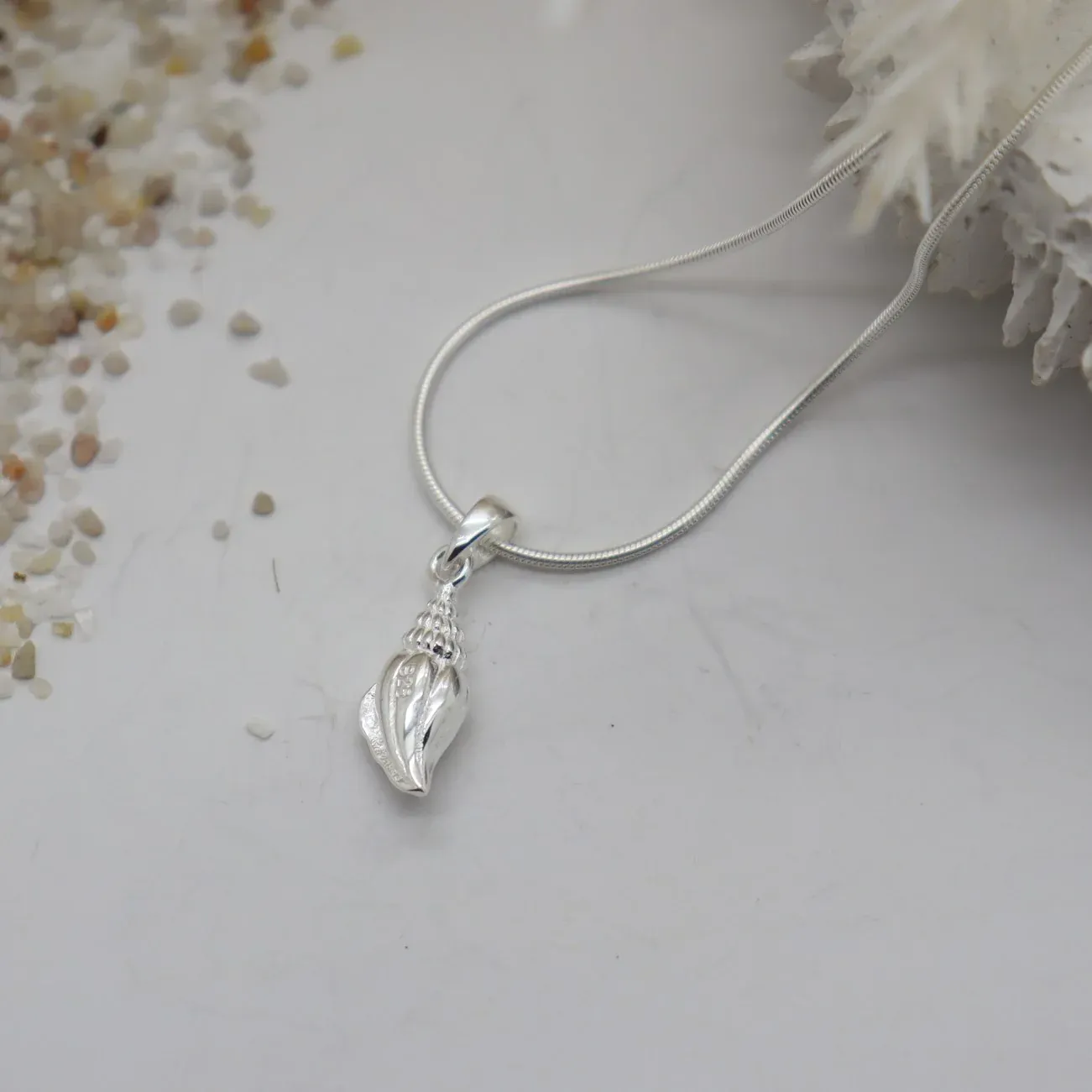 Seashell Necklace, Chain: Snake, Color: Silver