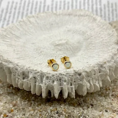 Opal Studs White, Color: Gold