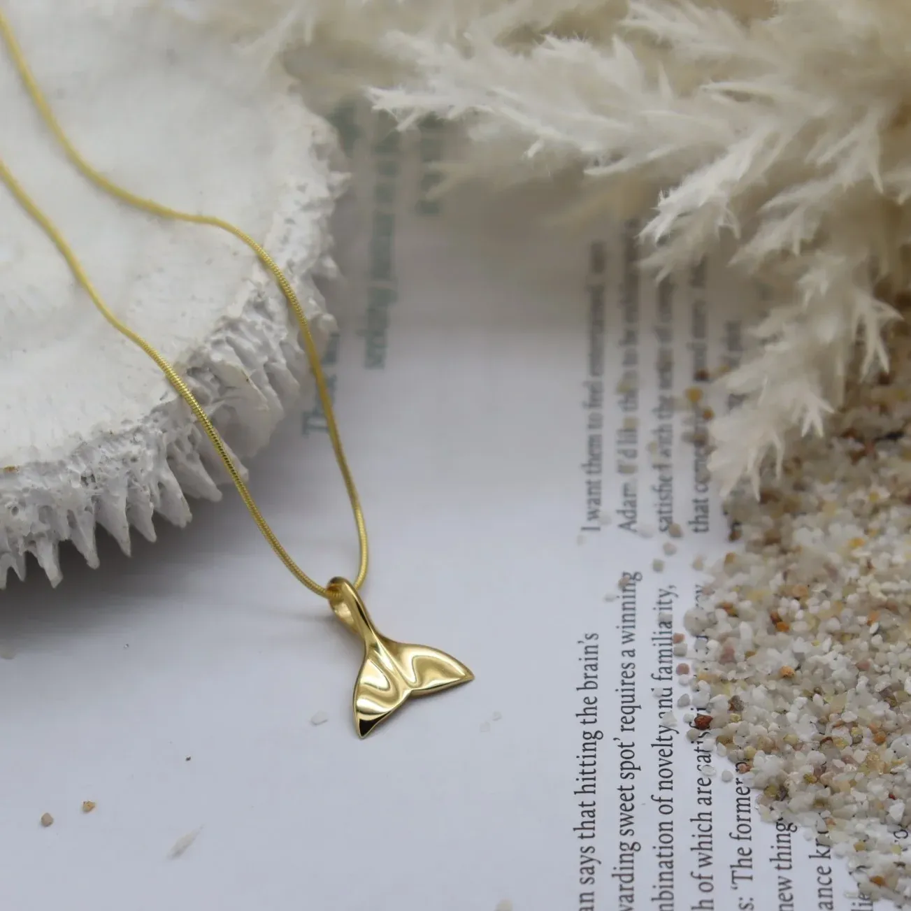 Artio Whale Tail Necklace, Chain: Snake Chain, Color: Gold