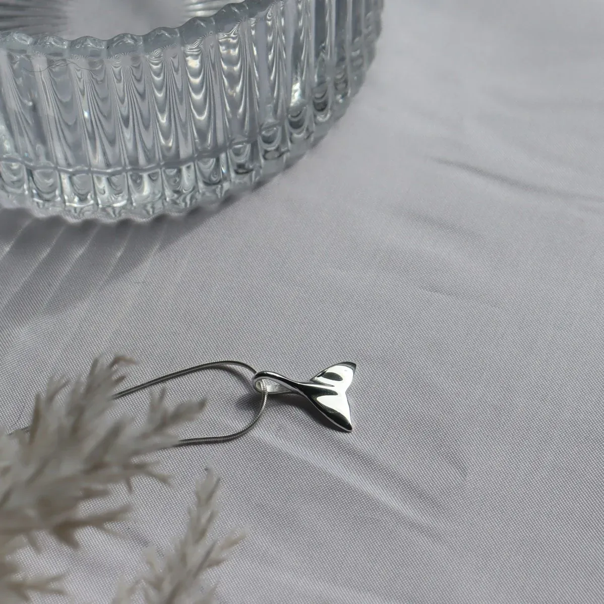 Artio Whale Tail Necklace