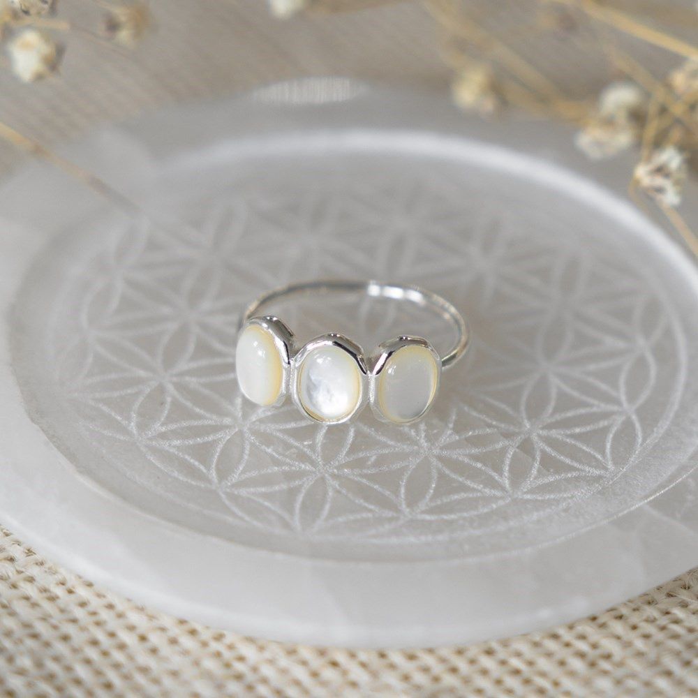 Tri Essence Ring/ Mother Of Pearl