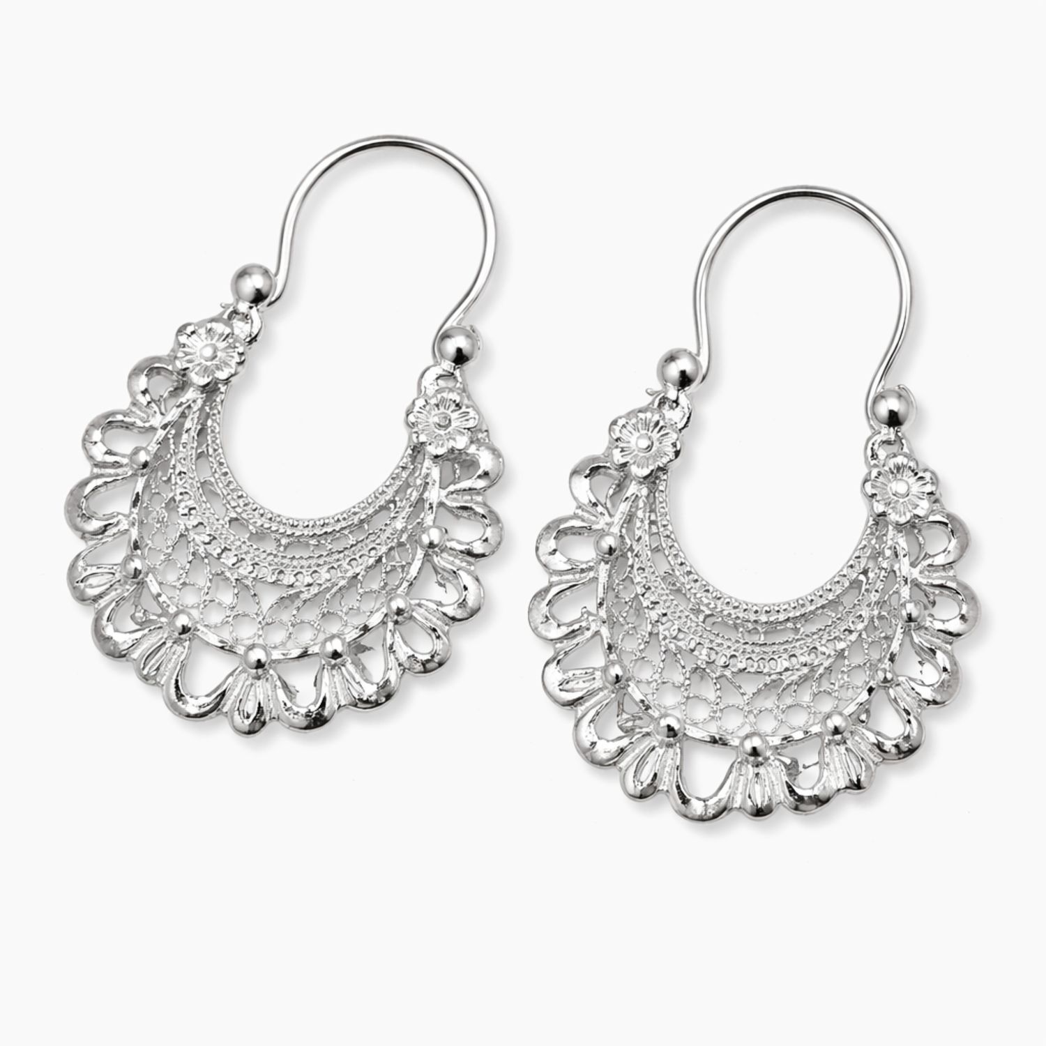 ARRACADA CALADA. 3.5 CM, PLATA .925