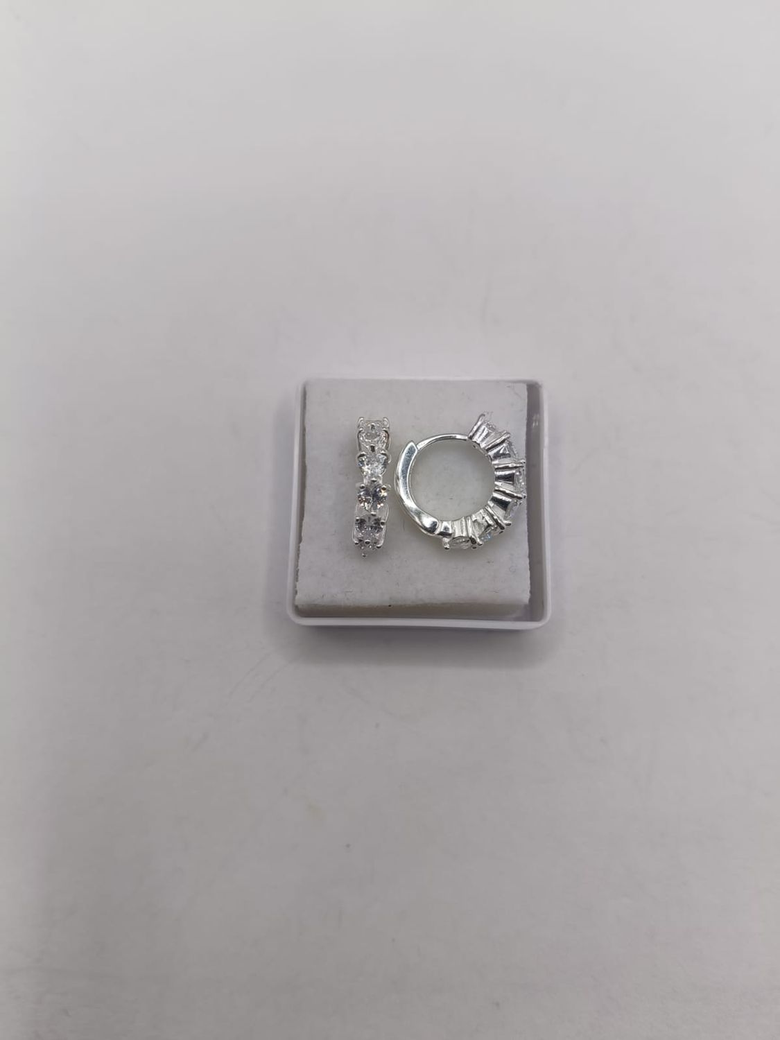 HUGGUI CON CZ, 1.5 CM, PLATA .925