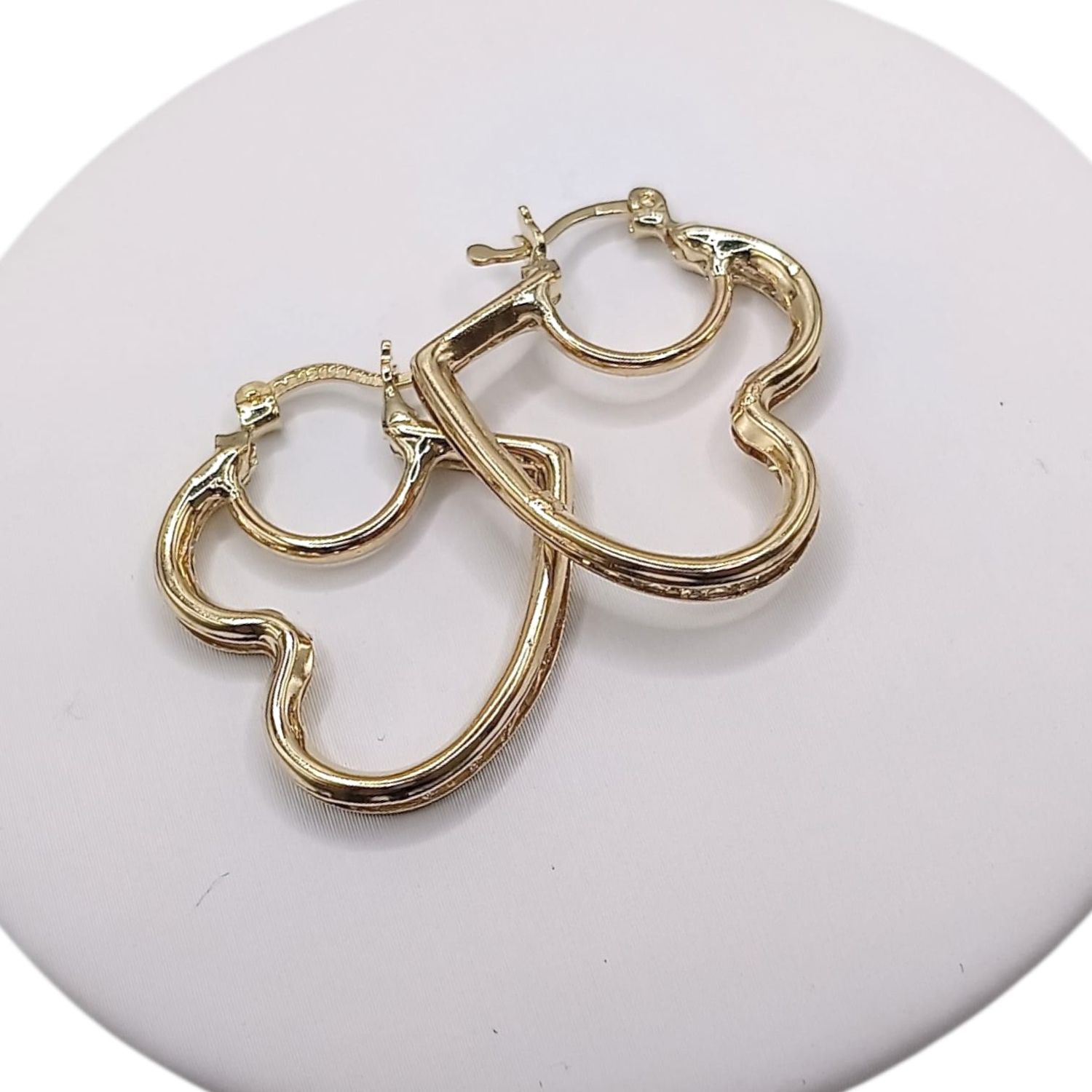 ARRACADA CORAZON CON CZ EN CANAL, 2.5 CM LARGO ORO 10K