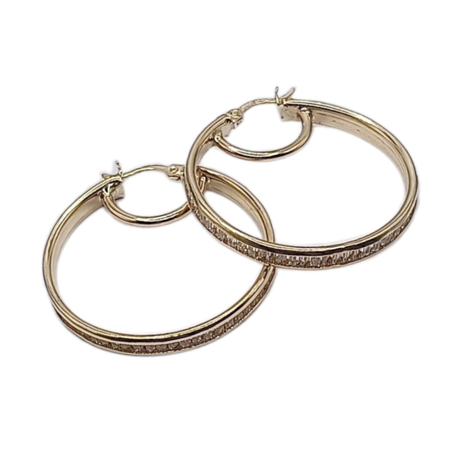 ARRACADA CANAL CZ BAGUETTE 3 CM, ORO 10K