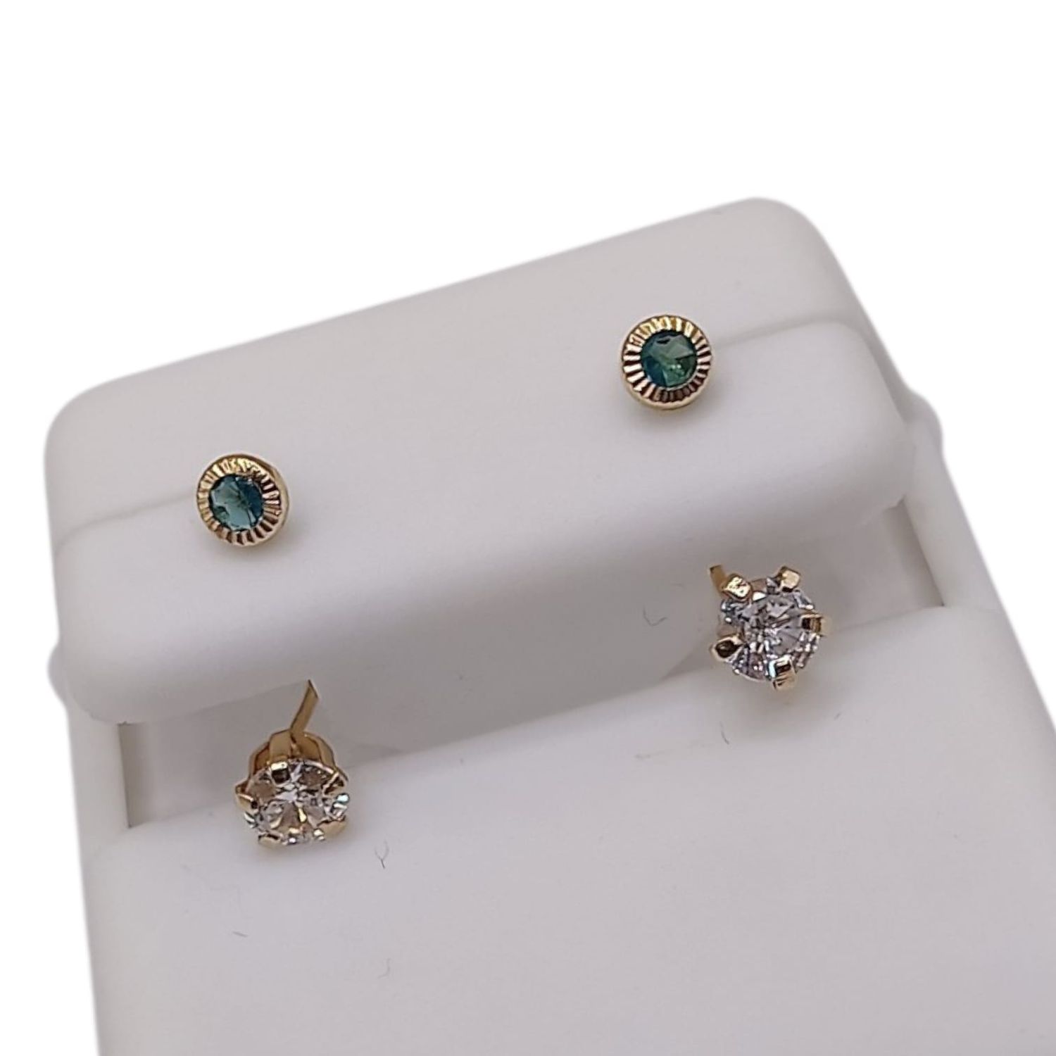 BROQUEL CURVO CZ AZUL Y BCA, ORO 14K